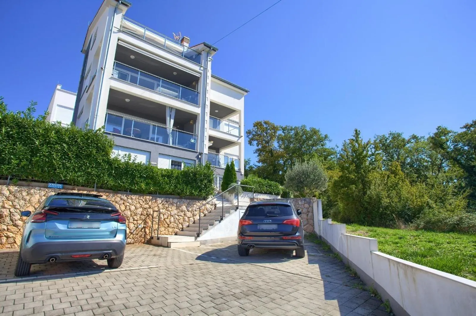Apartment Sasso Bianco With The Private Pool Njivice 0*,  Croatia