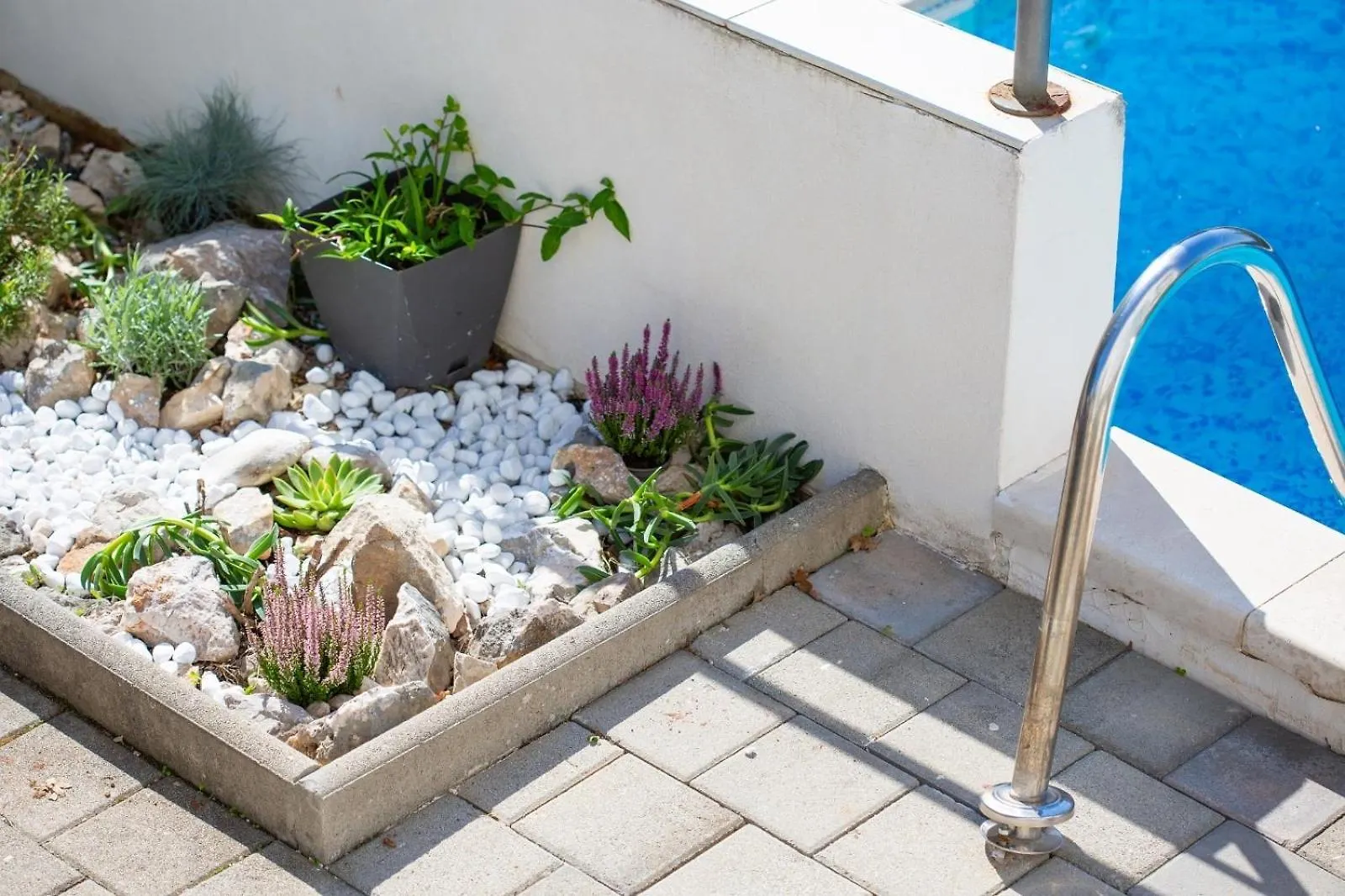 Apartment Sasso Bianco With The Private Pool Njivice