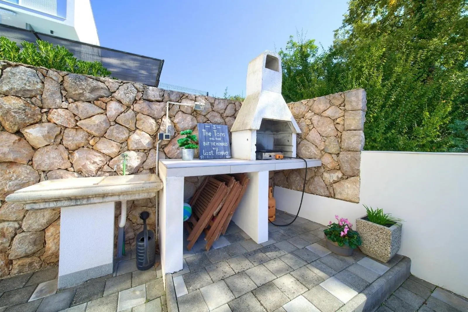 Apartment Sasso Bianco With The Private Pool Njivice