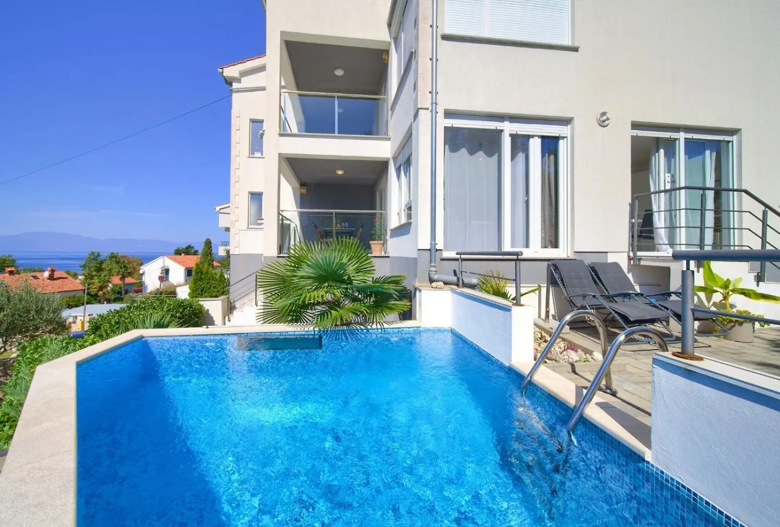 Apartment Sasso Bianco With The Private Pool Njivice 0*,