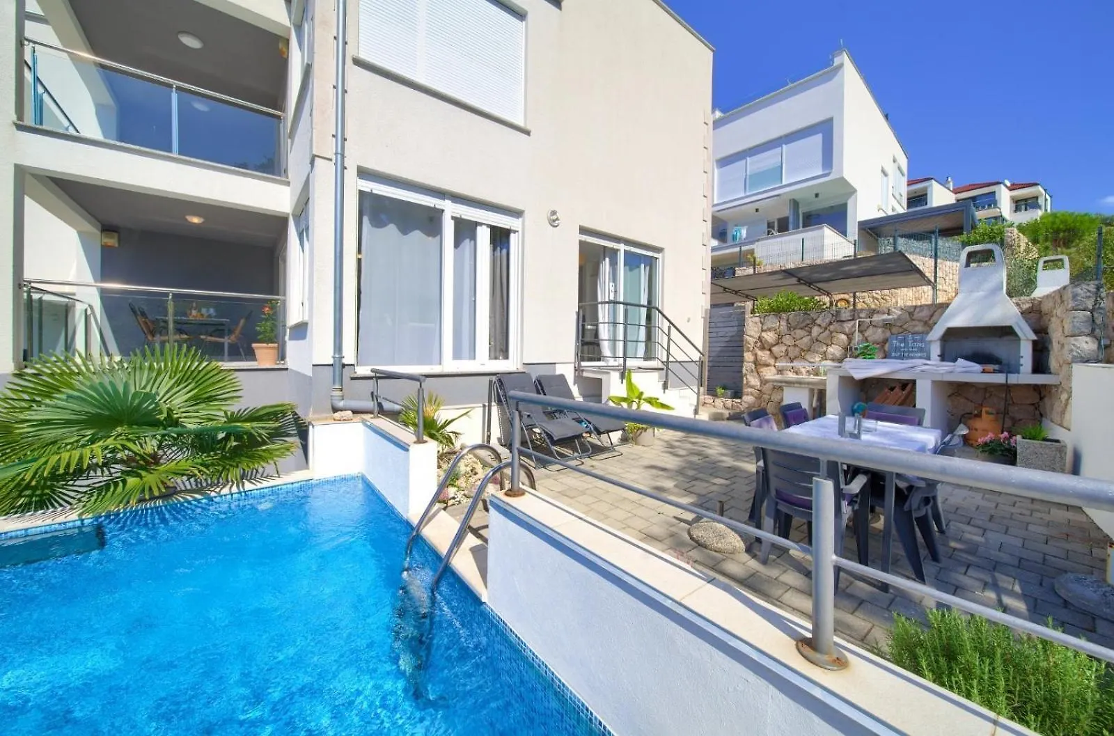 Apartment Sasso Bianco With The Private Pool Njivice
