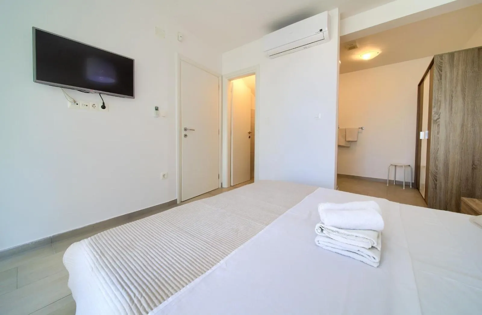 Apartment Sasso Bianco With The Private Pool Njivice 0*,